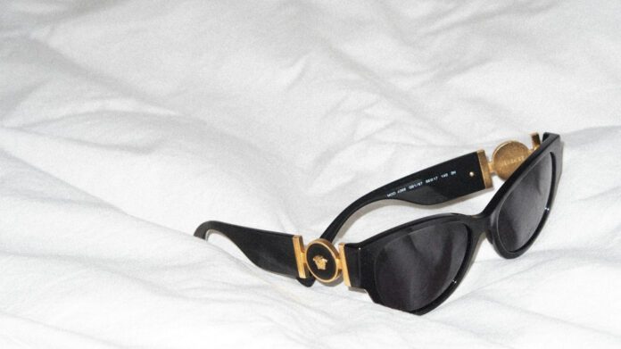 Chic & Cozy: Perfect Casual Engagement Photo Outfits for Every Couple